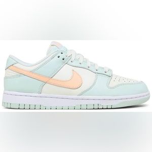 Nike dunk lows! Size 10 women. Worn 3 times and in VERY good condition